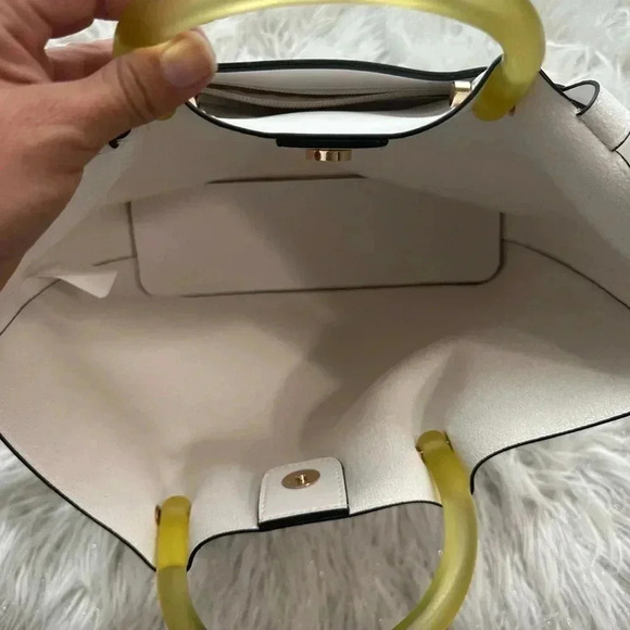 New Day Bag , Beautiful Metallic Details In The Green Handles Looks Expensive - Picture 7 of 9